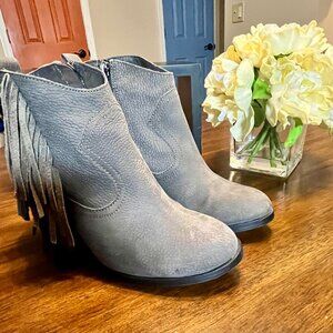 Women's Vince Camuto Suede Fringe Ankle Boots In Gray Size 8